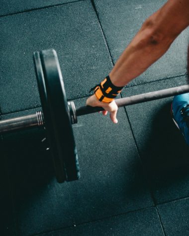 man holding black barbell